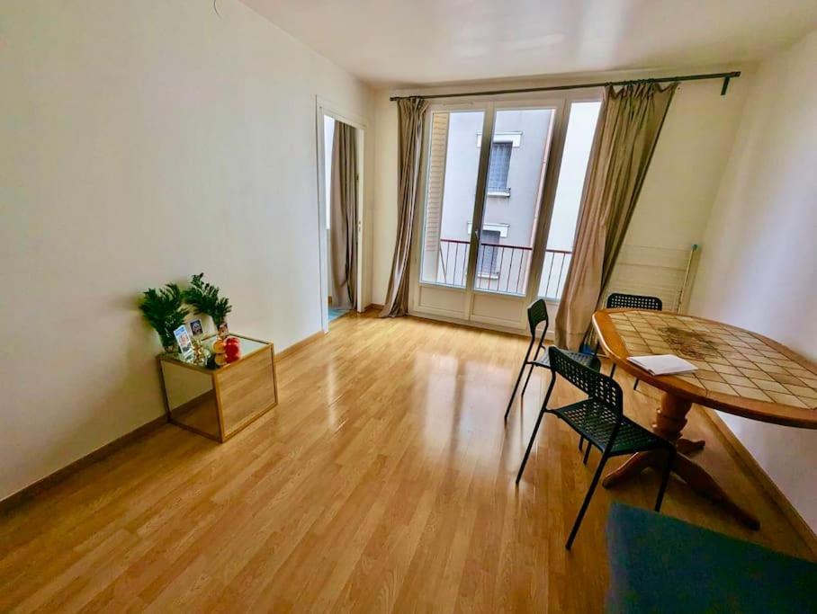 Impeccable Chambre, Bien Place, Calme & Equipe Apartment