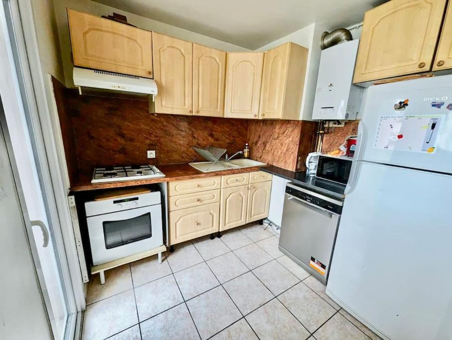 Apartment Impeccable Chambre, Bien Place, Calme & Equipe *